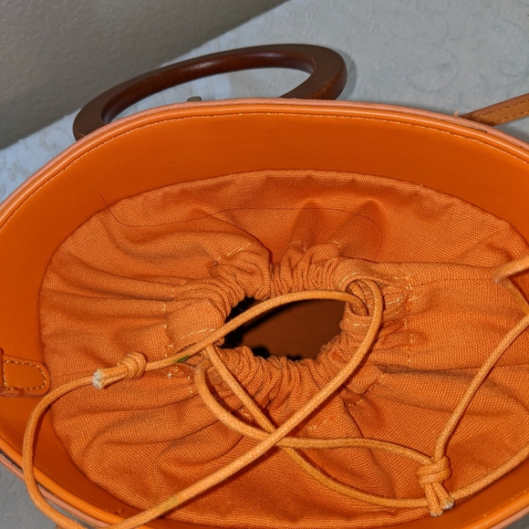 MANGO MNG BURNT ORANGE BUCKET SHOULDER BAG - Picture 5 of 6